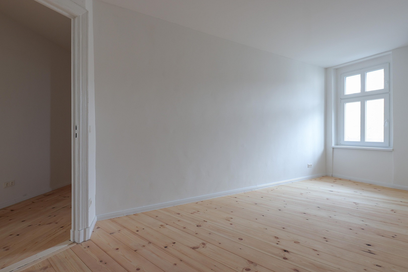Completely renovated old building apartment with balcony near Schäfersee – photo 5