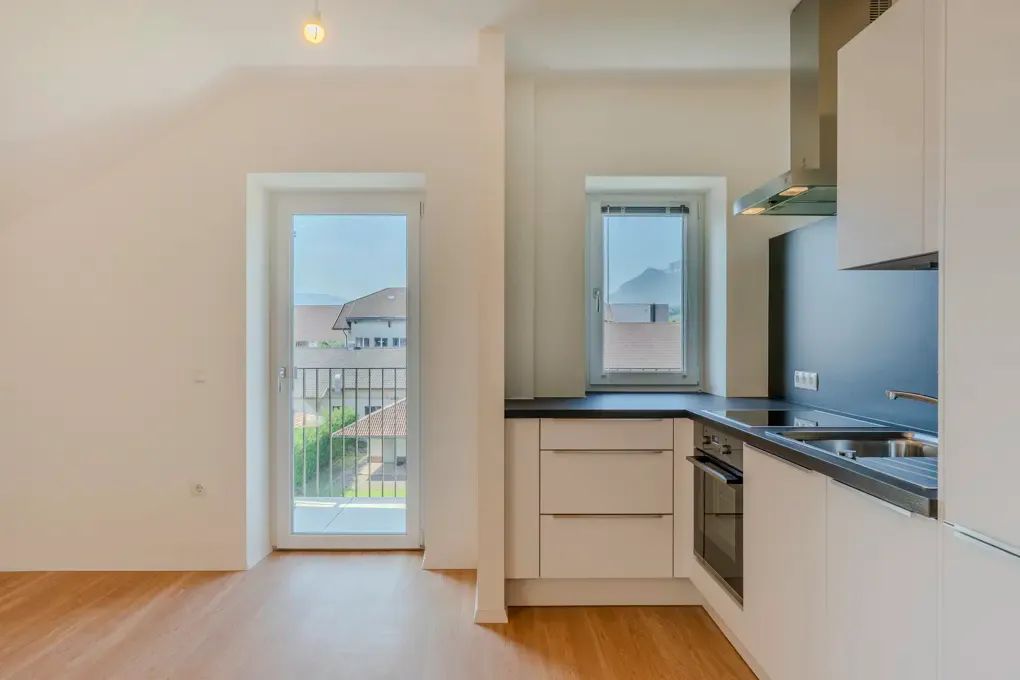 Stylish Two-Bedroom Apartment with Sunny South-Facing Balcony – photo 2