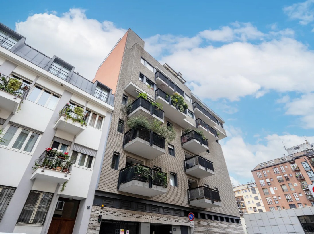 Modern One-Bedroom Apartment with Terrace near corso Sempione