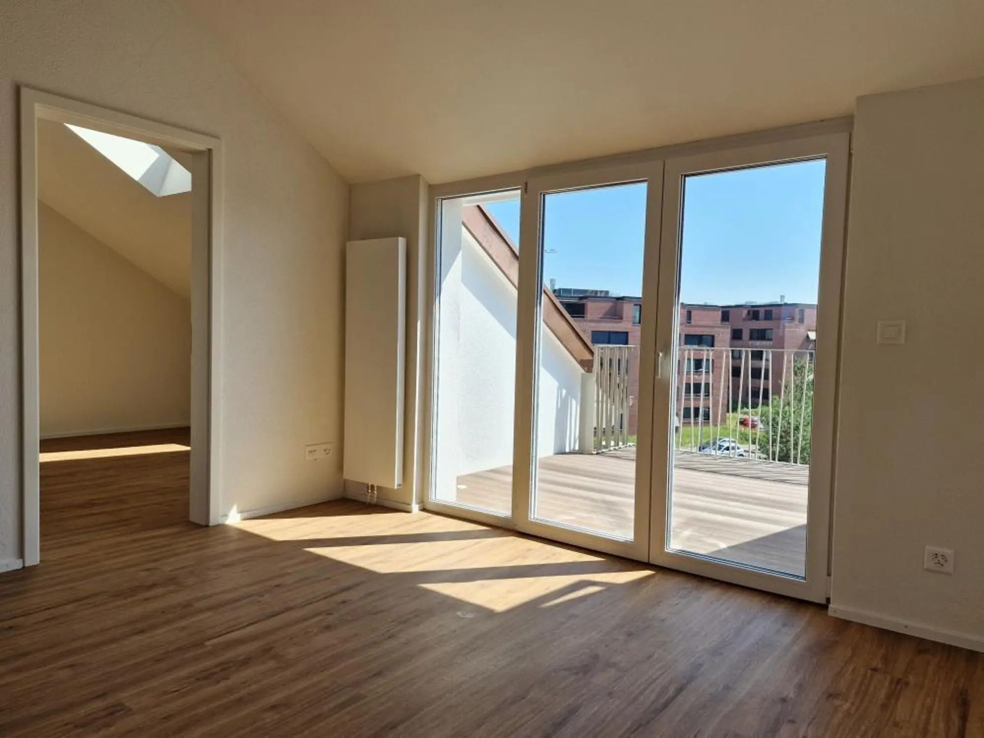 Modern 4.5-Room Top-Floor Apartment – Fully Renovated – photo 5