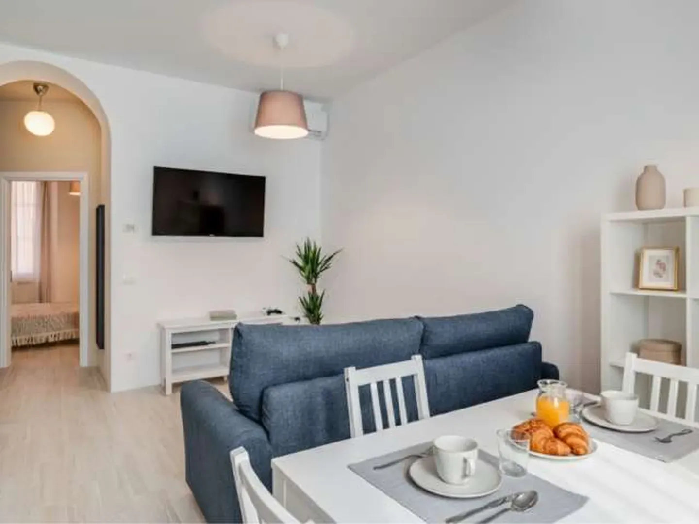 Bright One‑Bedroom Rental — Buenos Aires / Venezia Area