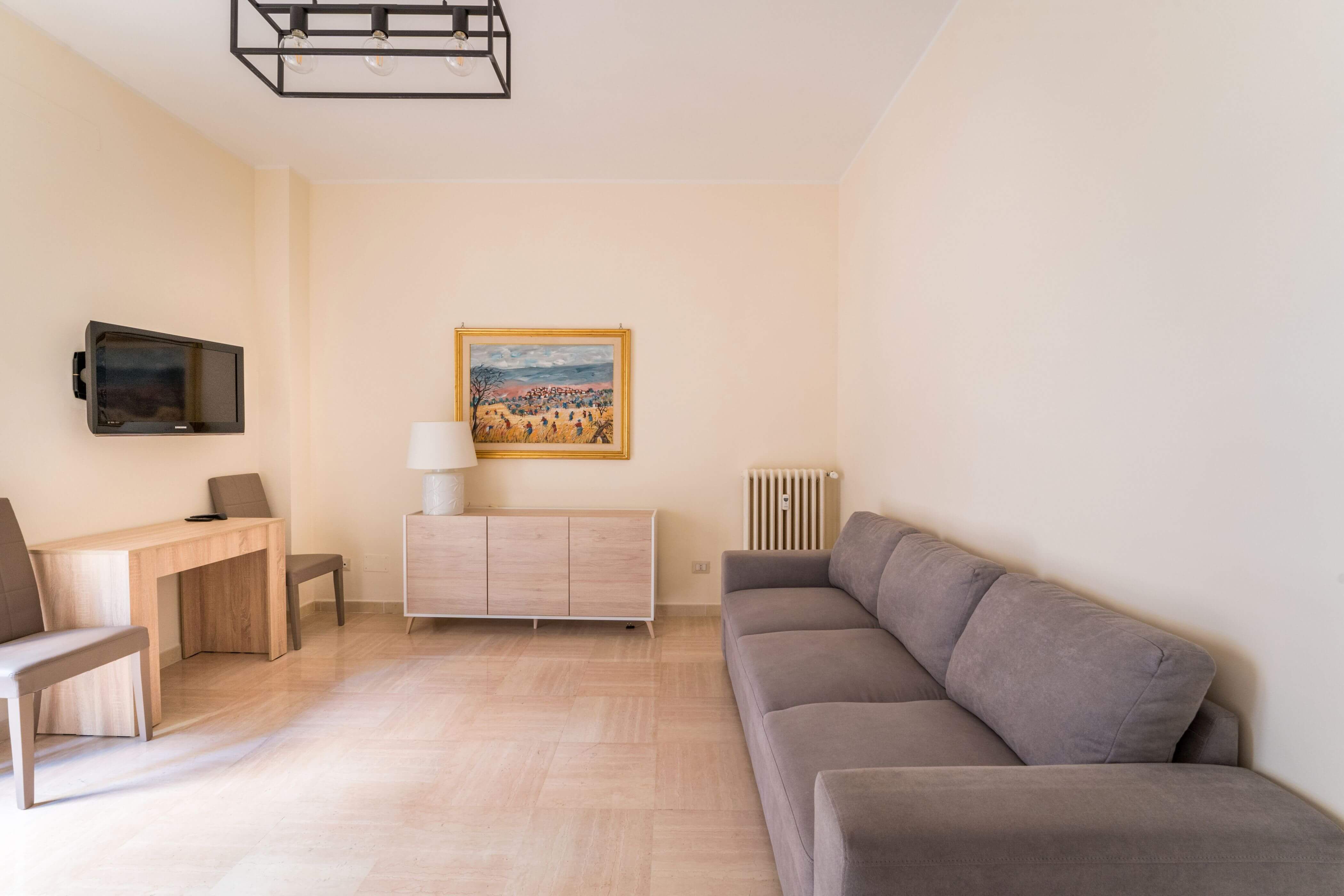 Monteverde 1‑Bed — Completely Renovated, Two Street Entrances – photo 2