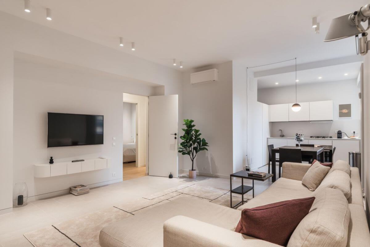 Spacious 2‑Bedroom Apartment — 90 m², Porta Metronia, Rome