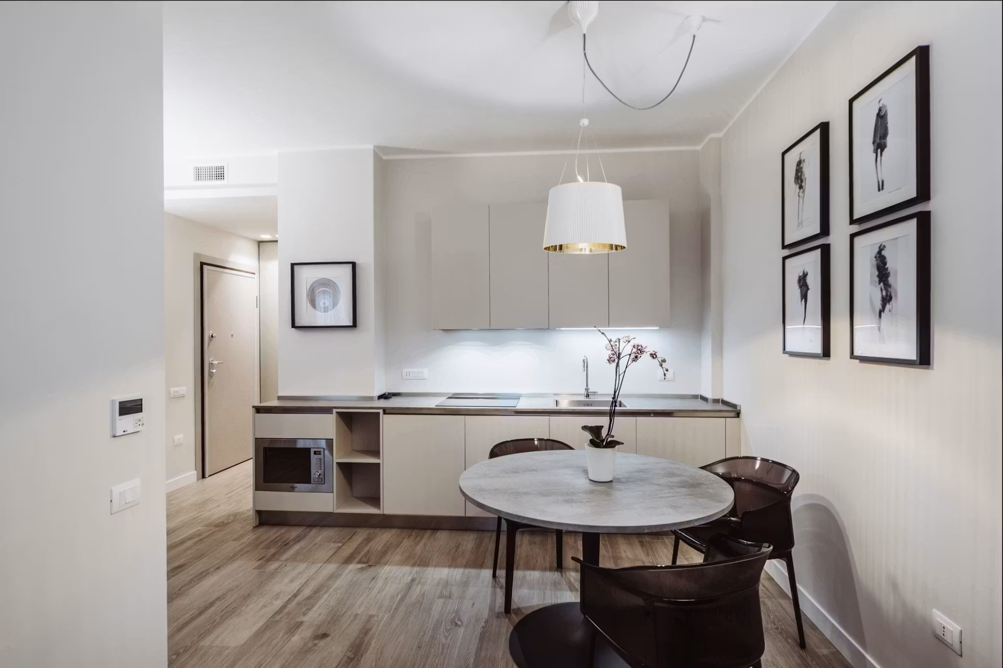 Contemporary Furnished 1‑Bed Apartment — 55 m², Via San Francesco da Paola