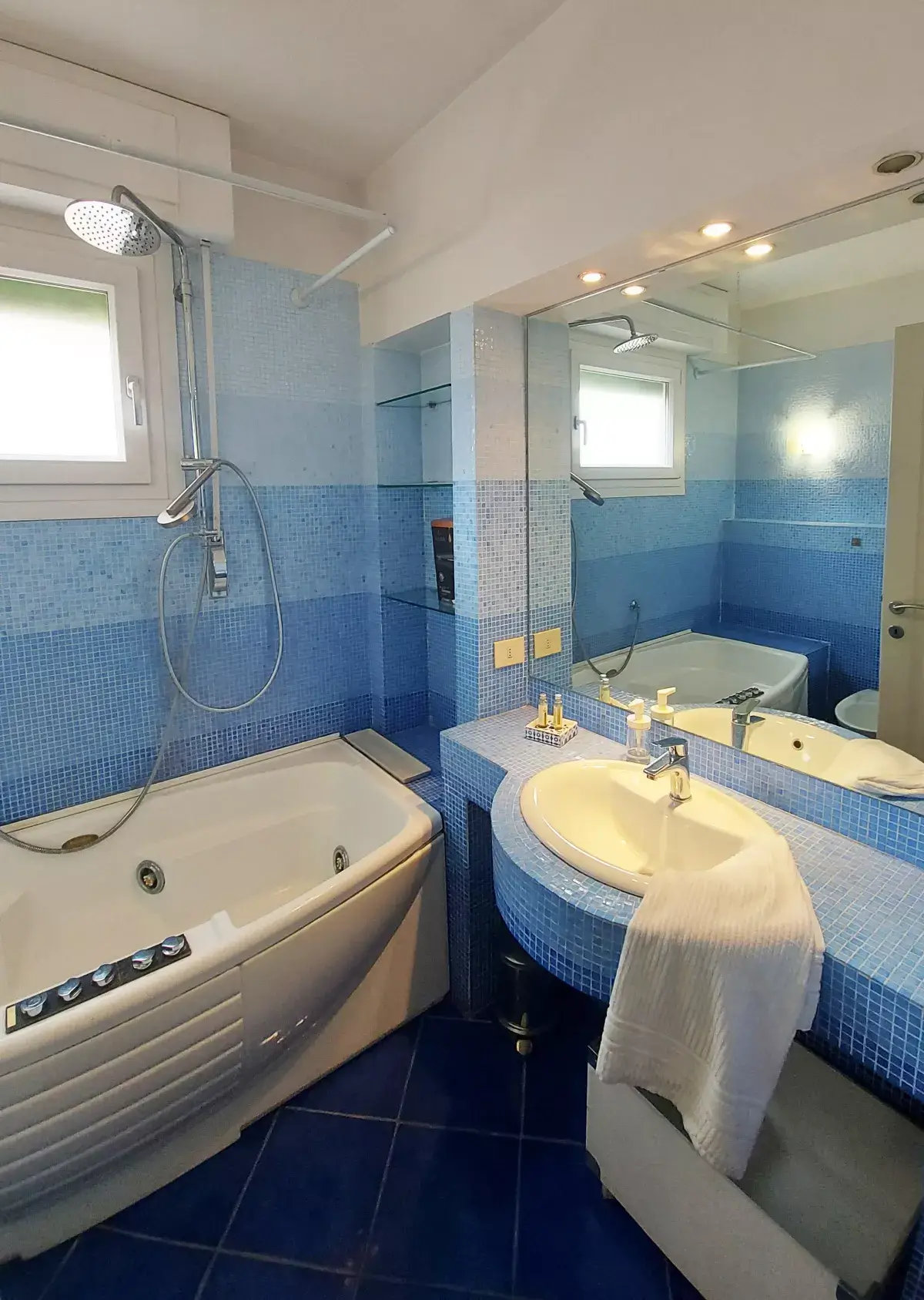 Charming 2‑Bed Apartment in Città Giardino — Quiet Location, 2 Baths – photo 3