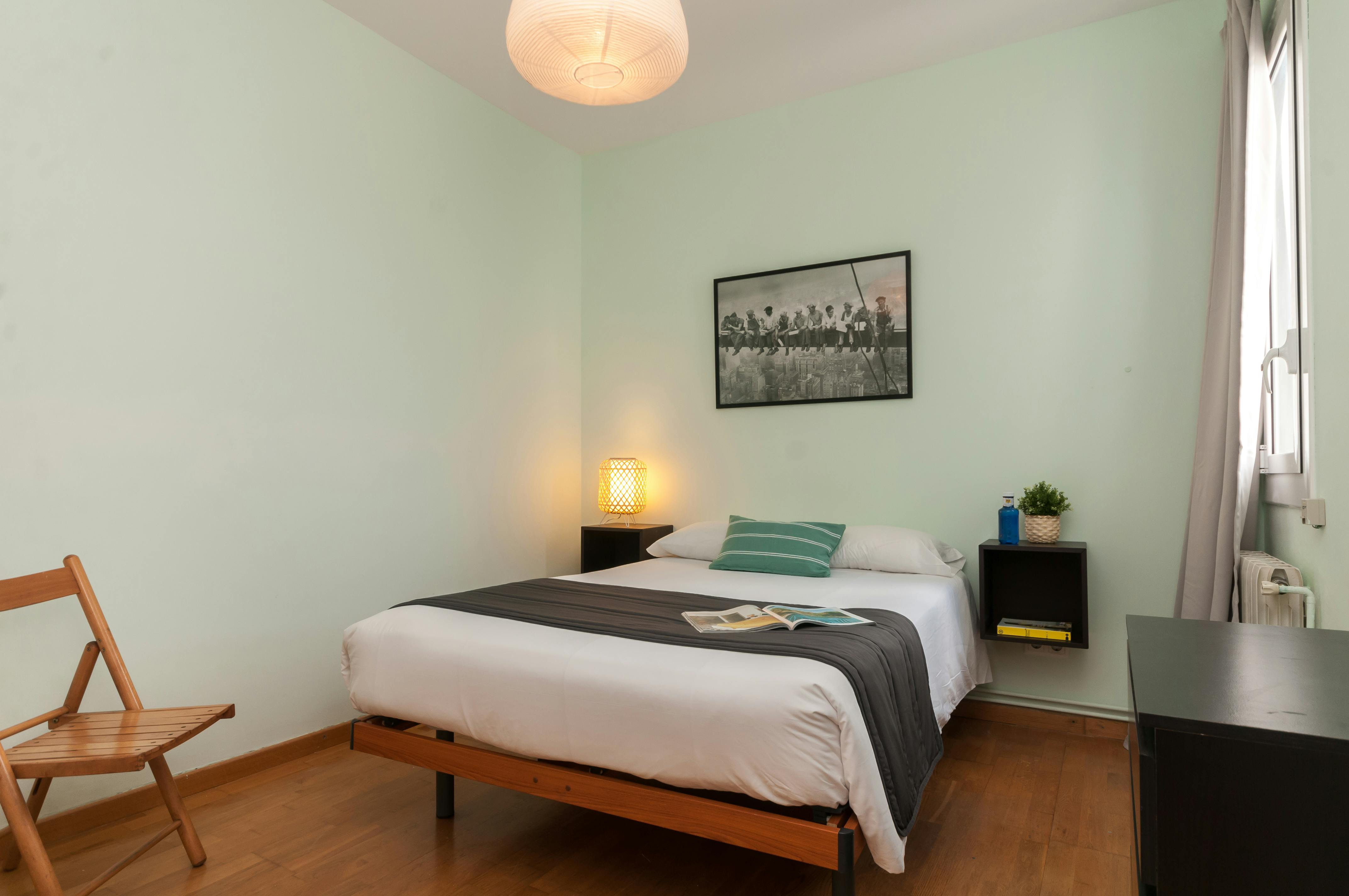 Spacious Family Home — 3 Bedrooms, Plaça del Pedró, Barcelona – photo 4