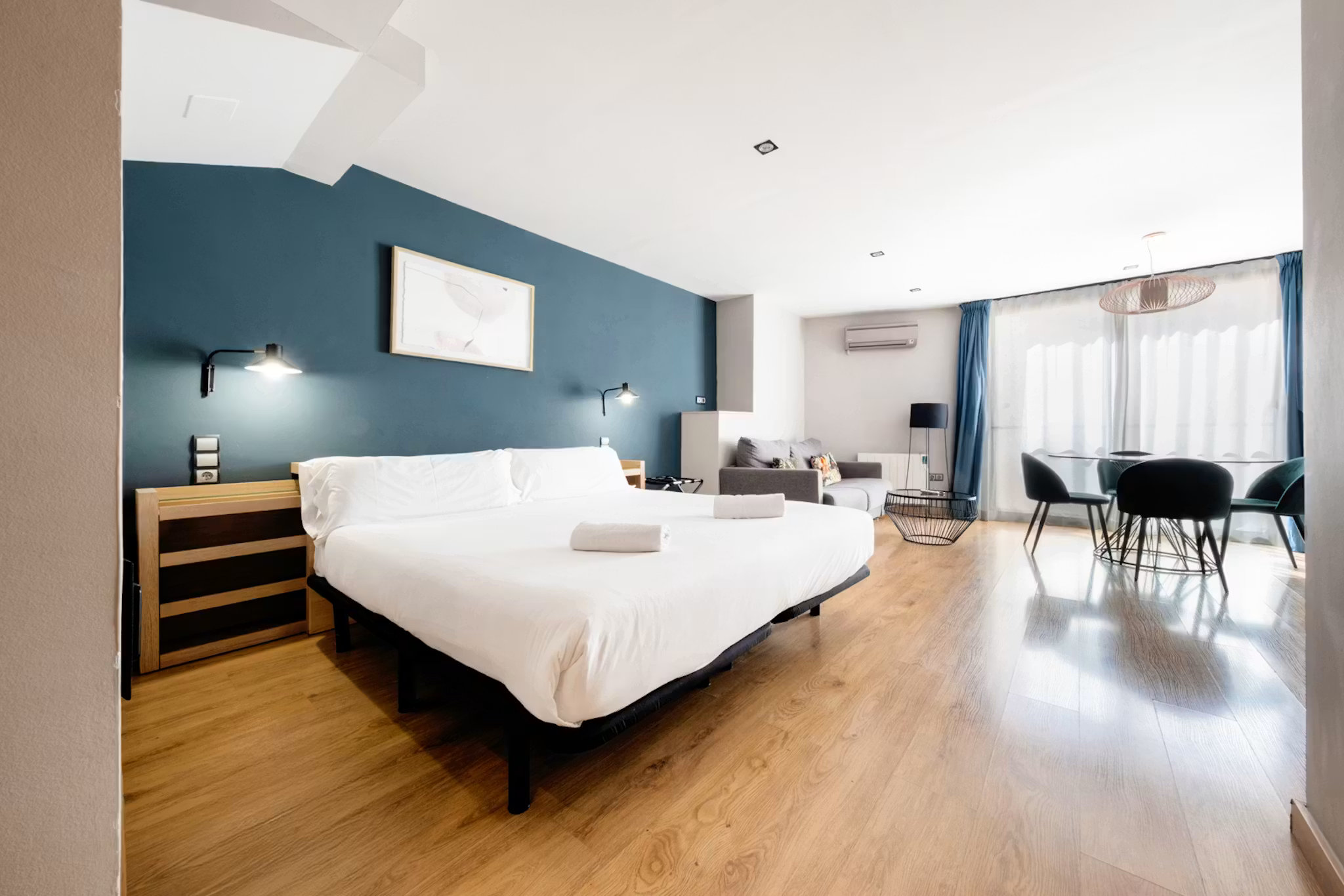Stylish Studio Apartment — Furnished on Carrer de Sicília, 1 Bath