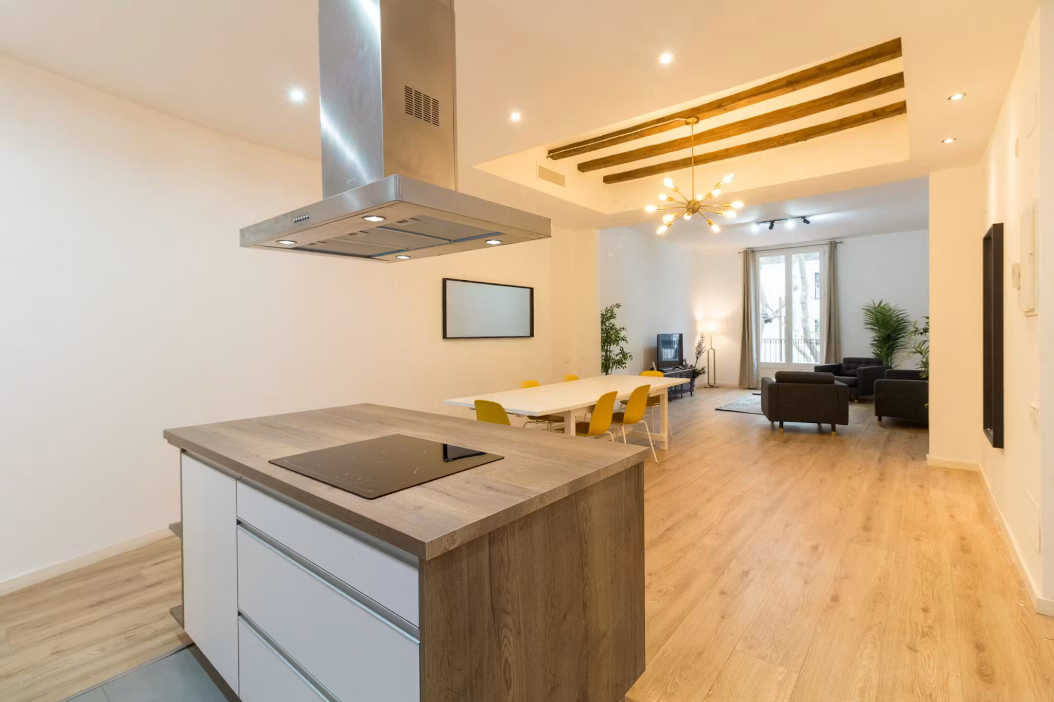 Spacious Furnished 3‑Bed — 130 m², Iconic La Rambla Location