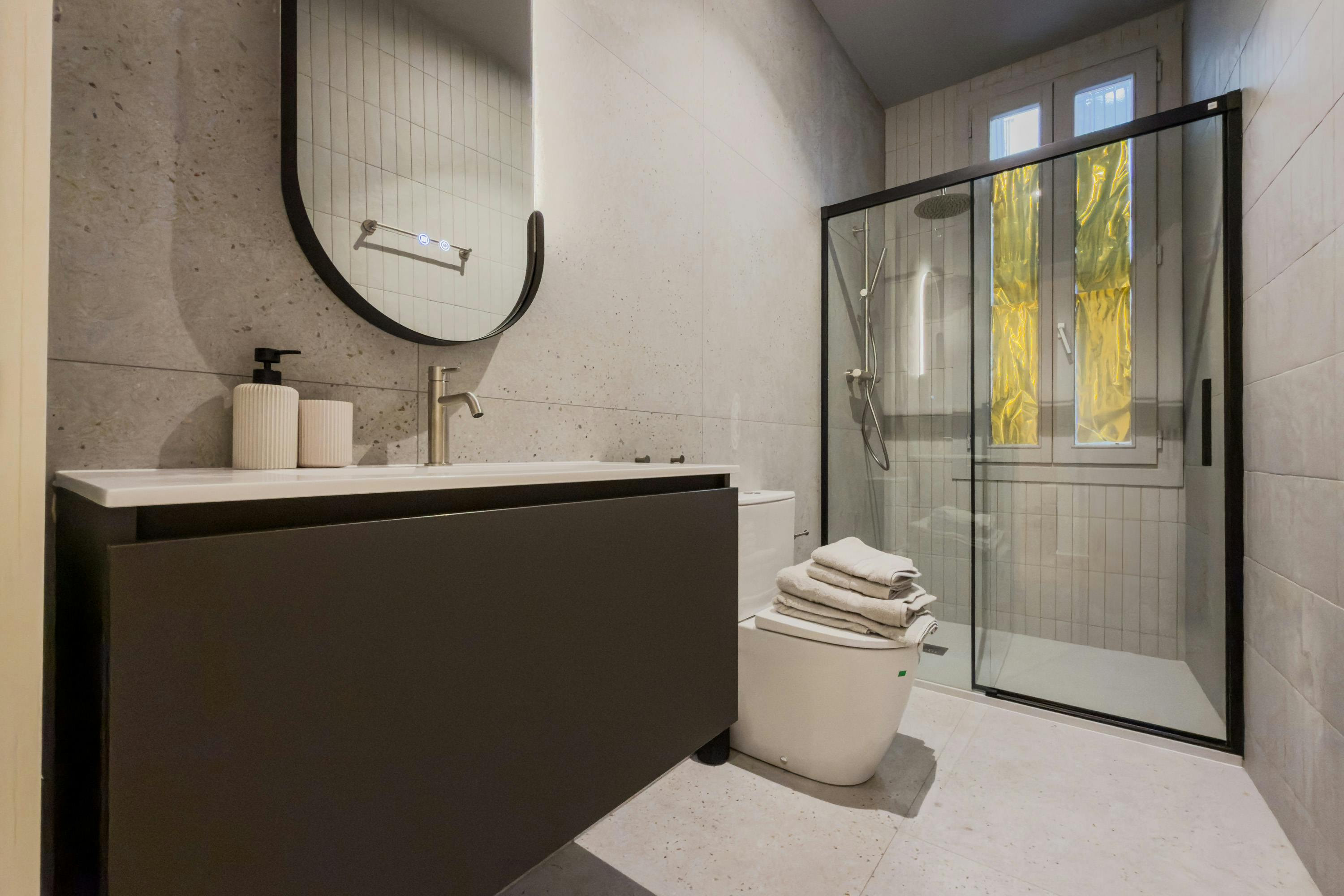 Spacious Furnished 3‑Bed — 130 m², Iconic La Rambla Location – photo 5