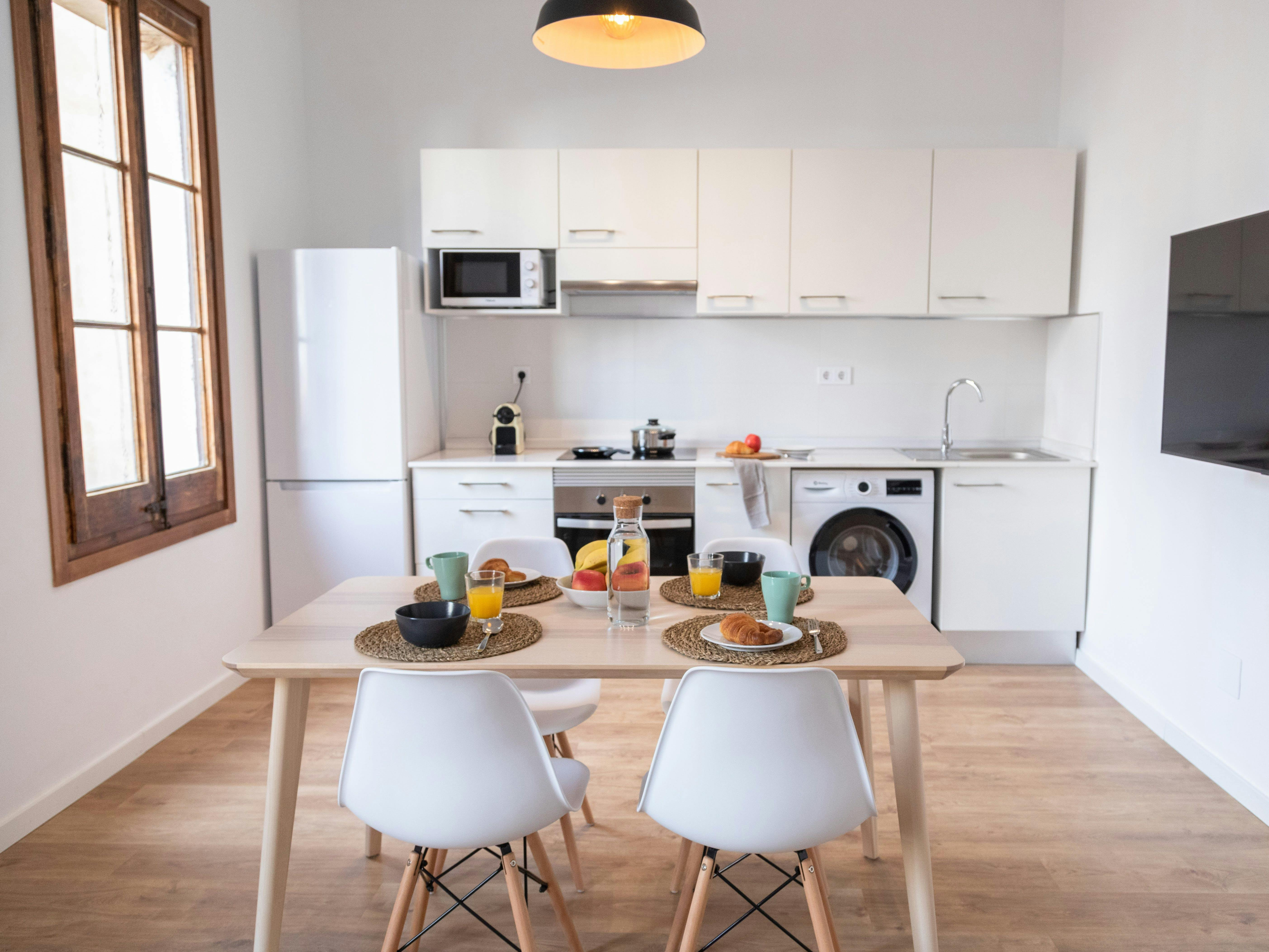 Comfortable 3‑Bedroom Flat — Two Bathrooms, Steps from Local Amenities