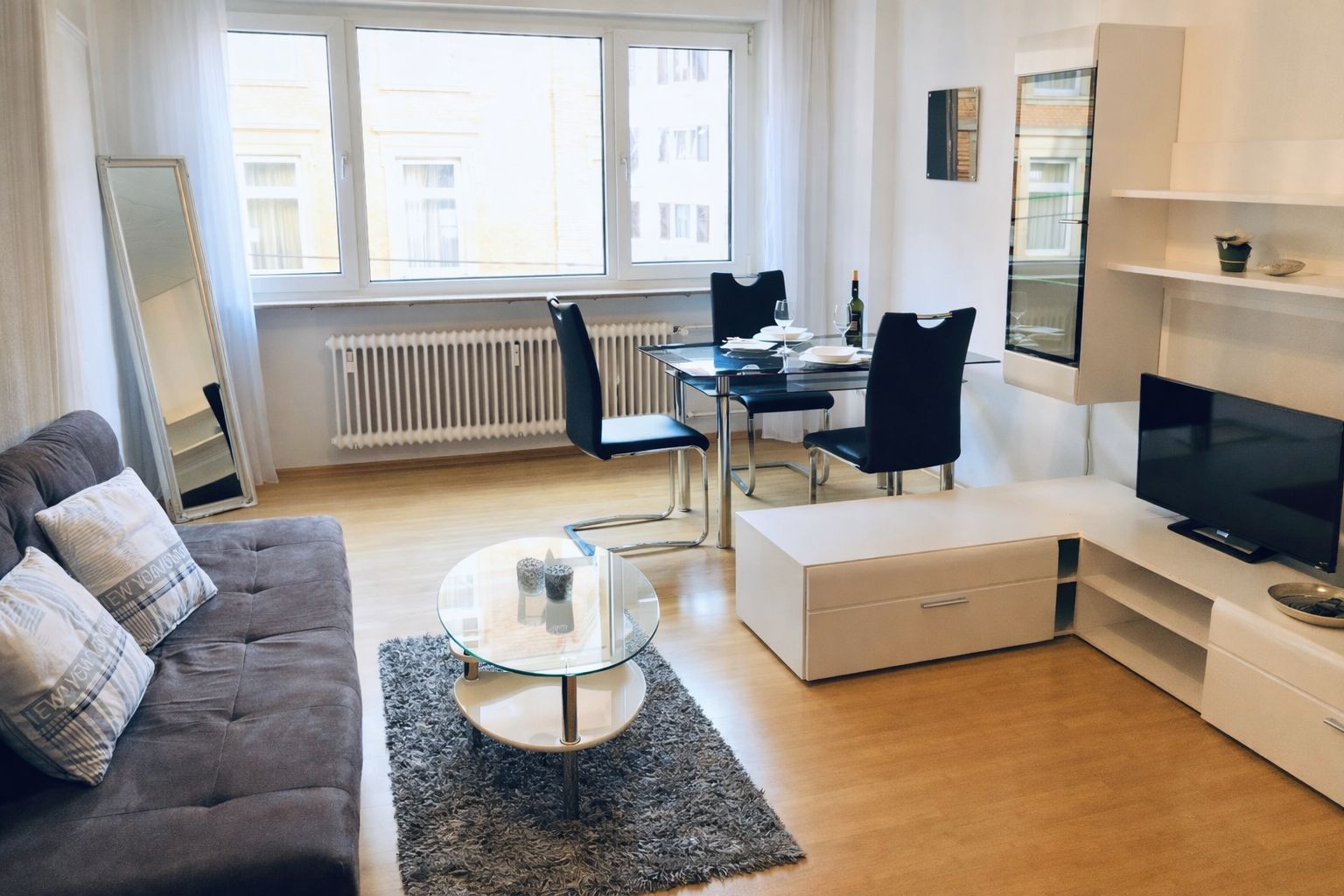 Modern Furnished Home — Balcony Overlooking South Stuttgart