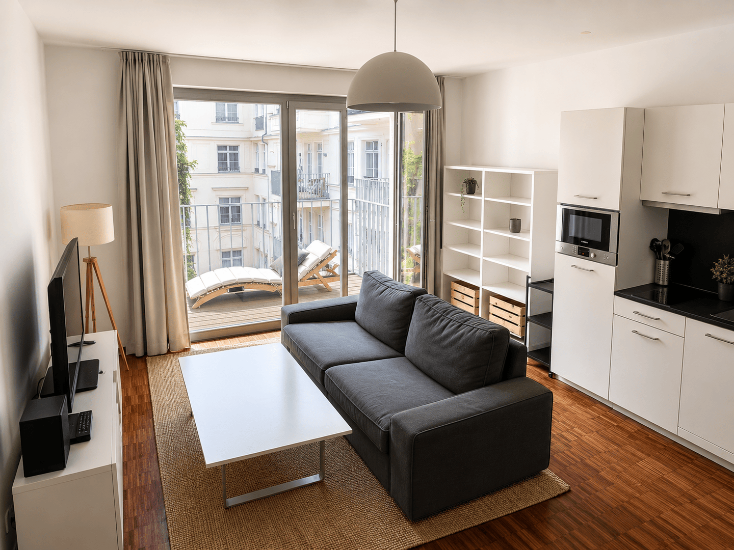 Fully Furnished Studio Apartment with Balcony in Berlin Mitte – photo 2