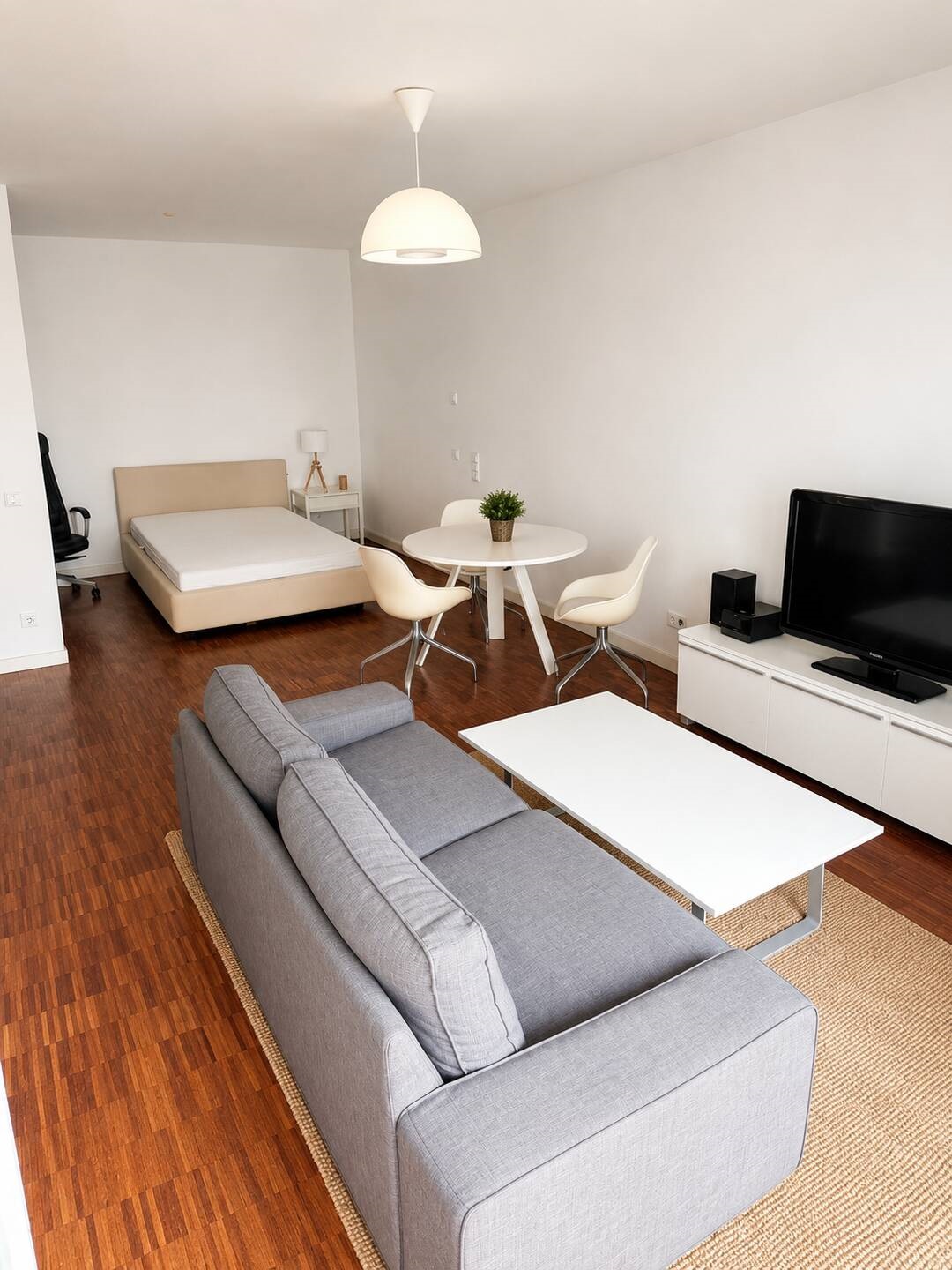Fully Furnished Studio Apartment with Balcony in Berlin Mitte